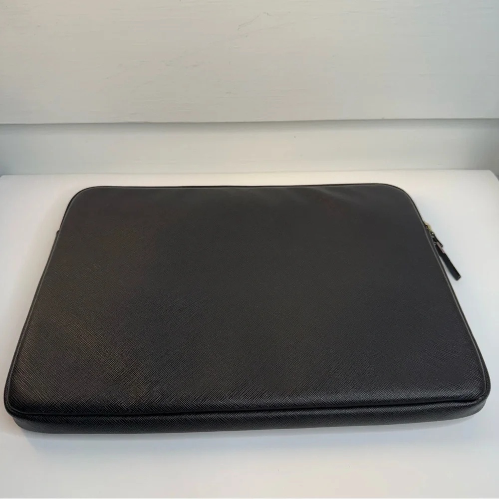Kate Spade Black Laptop Sleeve 13” MacBook Case Gold Plaque Zip